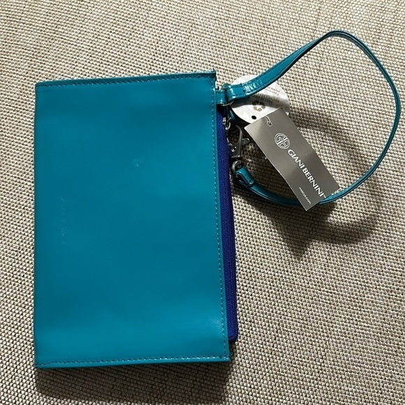Giani Bernini Teal Leather Wristlet Zipper Close Size Zipper Pocket NWT - Picture 1 of 13